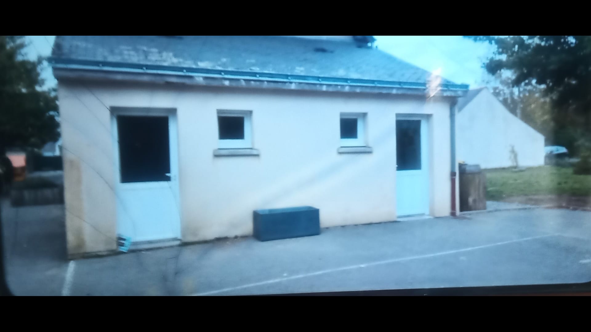 Le mur de l'école avant la fresque